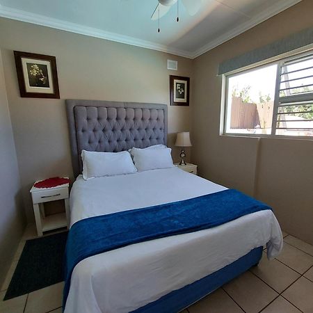 Poolside Guest House Port Shepstone Bagian luar foto