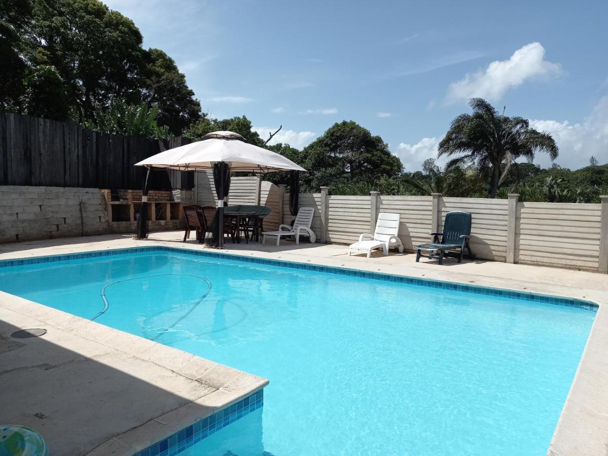 Poolside Guest House Port Shepstone Bagian luar foto