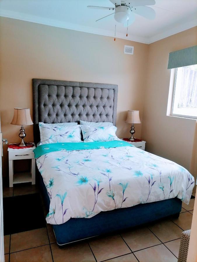 Poolside Guest House Port Shepstone Bagian luar foto