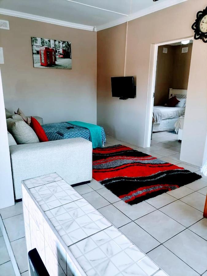 Poolside Guest House Port Shepstone Ruang foto